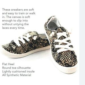 Women's Forever Link Snake Print Flat Sneakers Lace Up Terry Knit Lining Sz 7